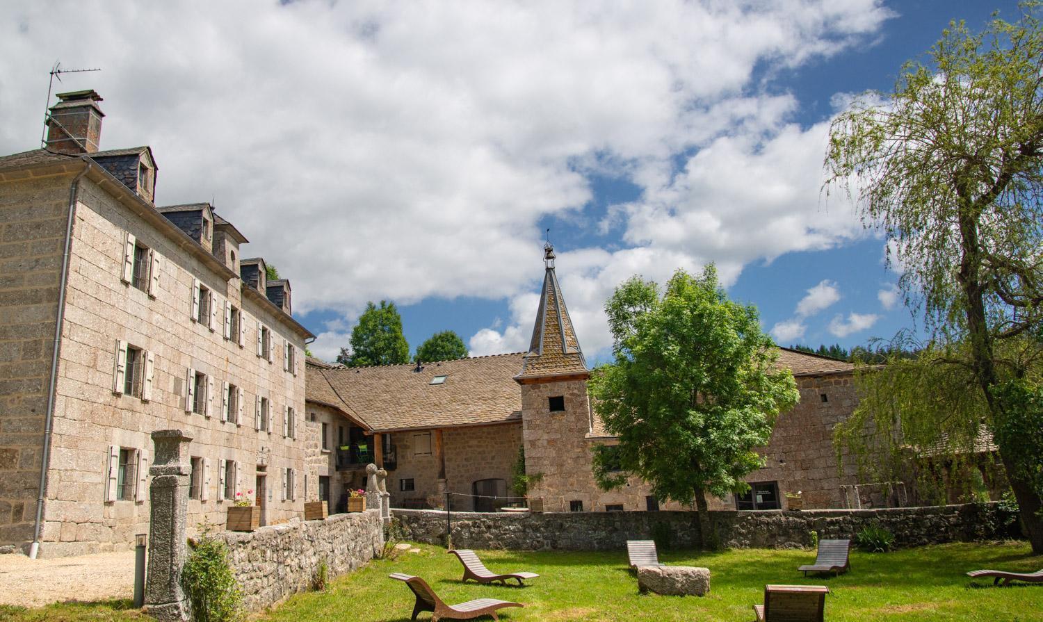 Gites De France 24 Personnes - Domaine De Coulagnettes Serverette Zewnętrze zdjęcie